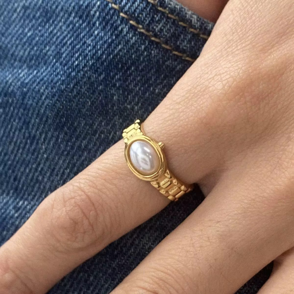 OVAL PEARL WATCH RING
