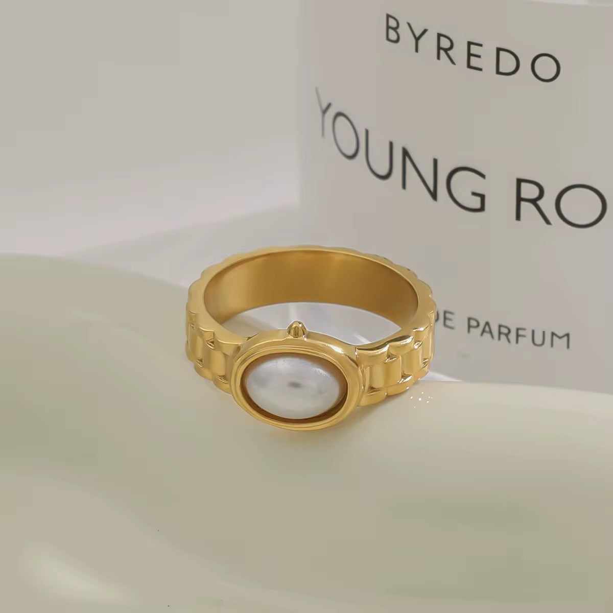 OVAL PEARL WATCH RING