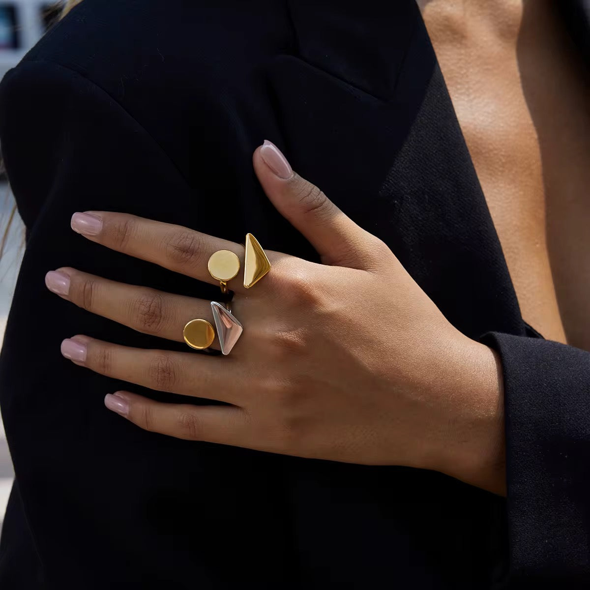 AYMMETRIC GEOMETRIC RING