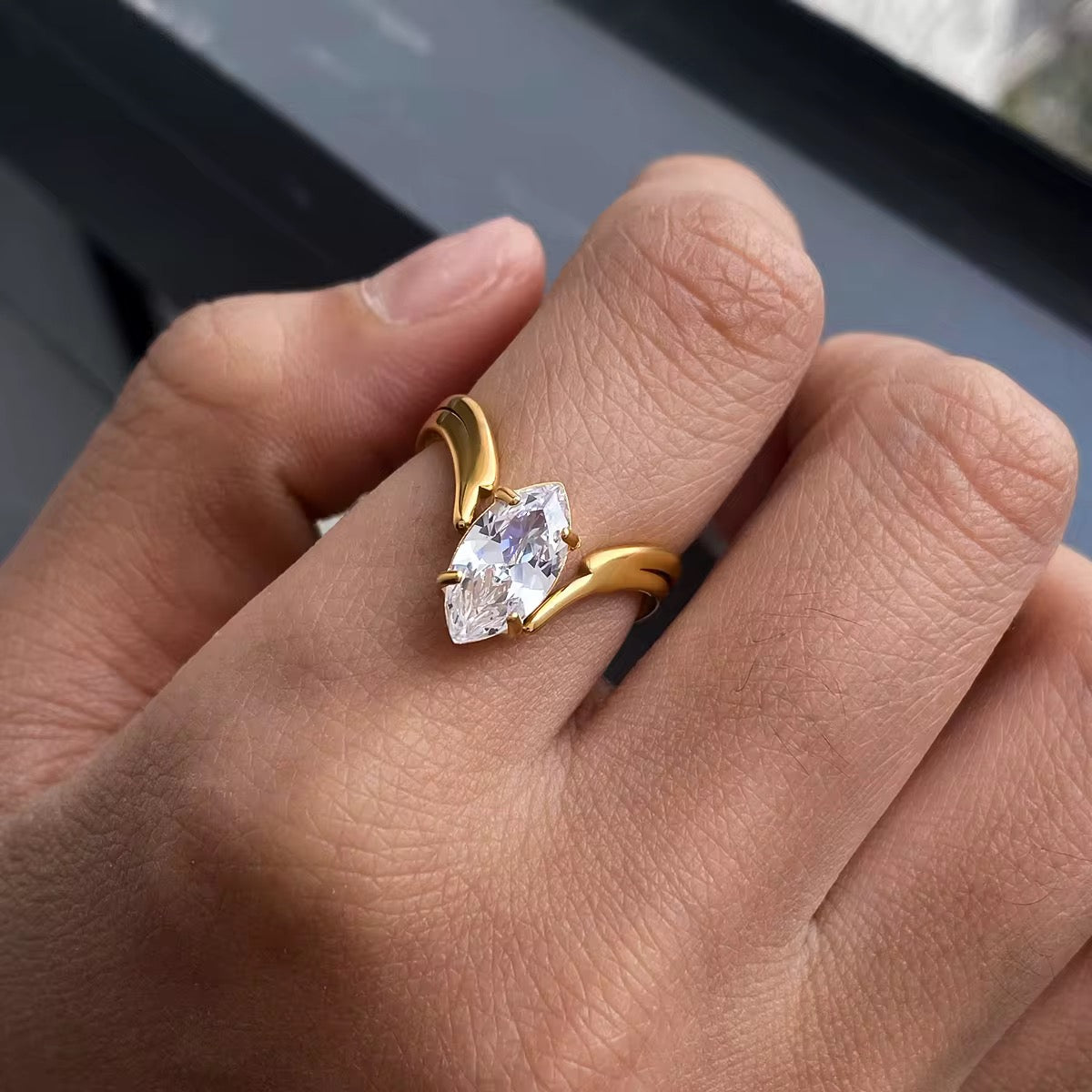 LOVE NAVETTE RING