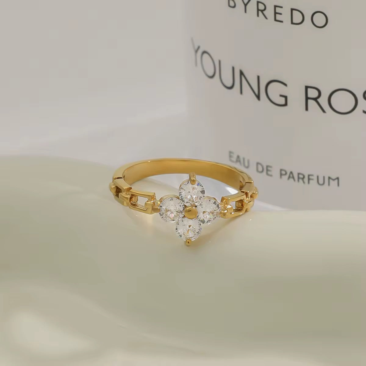 LUCKY LEAF RING