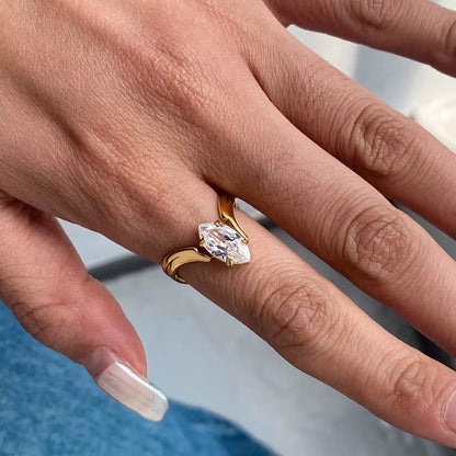 LOVE NAVETTE RING